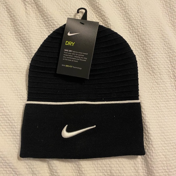 nike training beanie